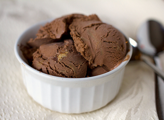 גלידת שוקולד וחמאת בוטנים